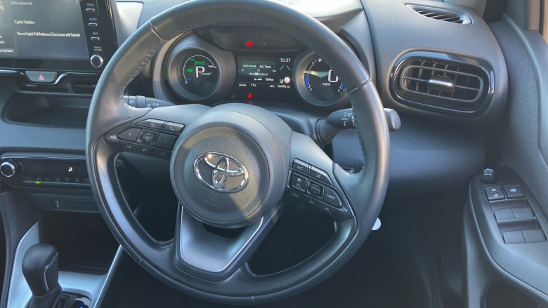 Toyota Yaris 1.5 Hybrid Design 5dr CVT Hybrid Hatchback